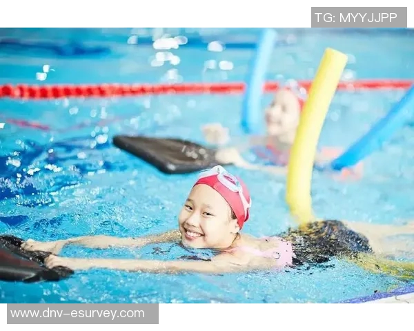 游泳基础技巧全解析 提升游泳水平的关键步骤与训练方法